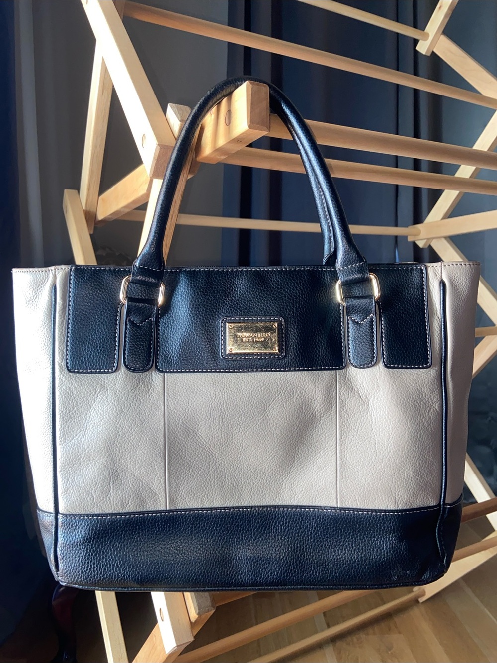 Tignanello Genuine Leather Handbag Satchel Tote Purse Hand Bag Shopper Tan Black